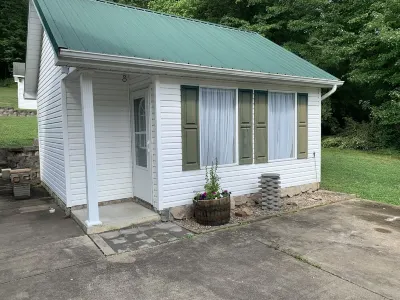 Mountain Momma's Homestead Cottage