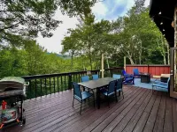 Cabin with Mountain Views / Large Deck / Fireplace / Near Hiking, Biking, Winery