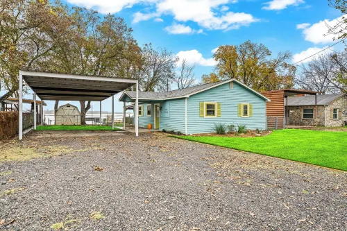 Granbury Lakefront home with boat Dock/Slip Kayaks Firepit Fishing