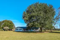 Ranch Getaway, Large Groups Accomodations possible, within an hour to the beach!