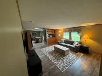 Early Check-in, Late Checkout: Spacious 4-Bedroom 3-Bath House in Ellicottville Hotels in Mansfield