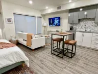 Dogs Stay Free • Luxe Downtown Apt • King Bed • Garage Parking • In-Unit W/D