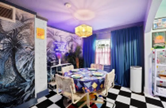 The Plastic Peach - 80s/90s Retro-Themed Apartment