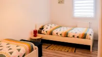 Ploubalay Getaway: Modern floor-level House