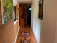 Cosy cottage on rural property 10 minutes from Kyneton's restaurants. Hotels in Kyneton