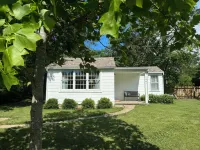 Quaint Guest Cottage Hotels in der Nähe von A. T. Still University