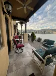 Quiet gated community Lakefront - 2 beds, 2 baths. 阿瓦圖基山麓住宿飯店