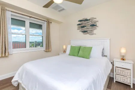 High Rise Luxury Oceanfront Condo, 5th Floor. Close to Everything, Epic Views! Отели в г. Хамптон