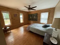 Unique lakefront 3 BR cabin directly on Lake Hartwell! 20 min drive to Clemson!
