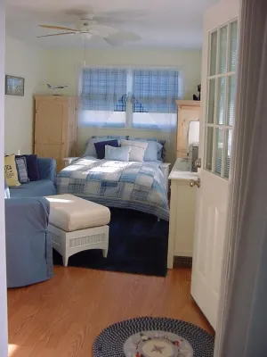 Cozy Beach Getaway - 1000' from Ocean/Boardwalk; 6 blocks from LIRR