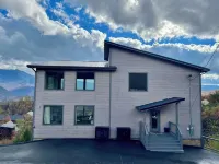 BRAND NEW! Stunning VIEWS,Huge Decks,Game Room,Fire Pit Hotel a 