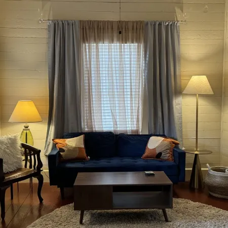 Wensel Cottage in downtown Natchez Walking distance to most shops & restaurants.