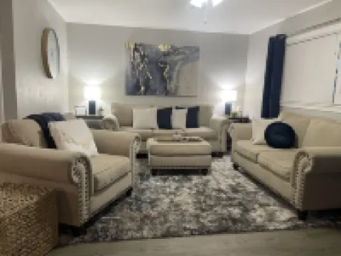 Cozy 2BR Lincoln House