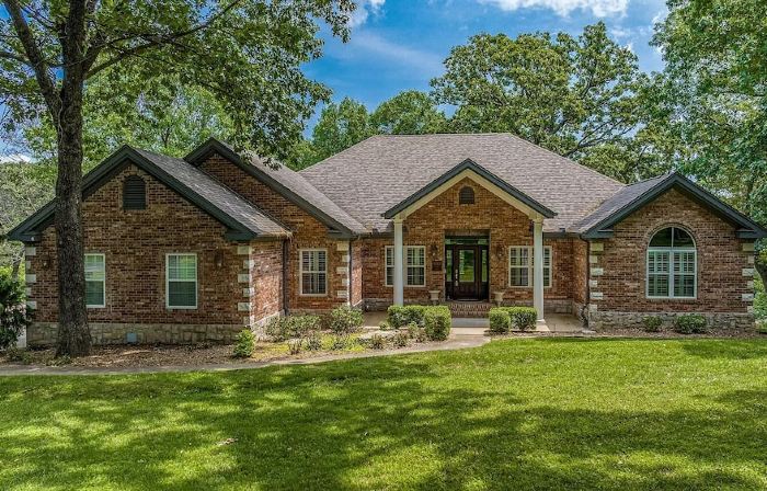 5-Bedrooms on the water! 2 Kitchens, Hot Tub, and Theatre!