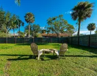 Bright and Spacious Entire House, sleeps 6-7, minutes from the beach.
