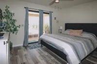 Large heated pool and hot tub! 2 King Rooms. Lake View!