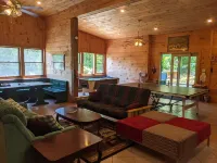 Cottontail Cabin at the Adirondack Lodge =- 5 mins to Lake George Village