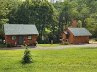 "Moonshine Mansion" Cozy tiny cabin in peaceful Fancy Gap. Hotels in Piper Gap