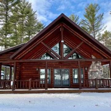 Outdoor Enthusiast Lakefront Cabin Sleeps 16