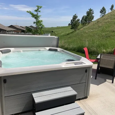 Luxury Spearfish Retreat-Hot Tub, Fireplace & Gourmet Kitchen-Near Black Hills Hotels in Spearfish