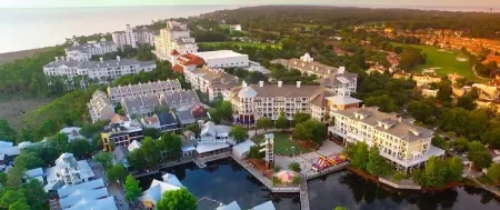 Enjoy This Elegant Coastal Condo:, King-Suite,Full kitchen,Pool, Hot Tub,Balcony