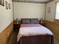 SPRING GETAWAY! Comfortable 2BR cozy cottage just a few steps from Sandusky Bay!