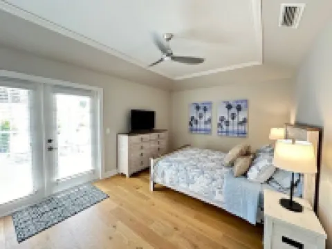 SunCoast Garden Family Retreat-Beautiful Vacation Home with Heated Pool.