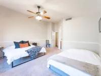 4-bedroom kid friendly home with HEATED Pool! ギルバートのホテル