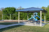 Minutes from Tulsa! Come relax with the family in this pet friendly home