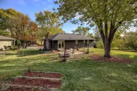 Spacious home with King bed - mins to Stadiums