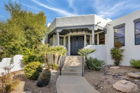 La Paloma: Luxurious Desert Retreat Отели рядом с достопримечательностью «Tucson Clay Co-Op»