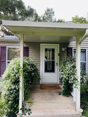 Adorable 3 Bedroom Walking Distance to Stadium & Campus