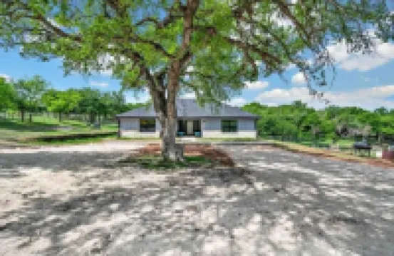 Enjoy the country views! Unit A