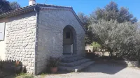 Gite entre pierre et bois