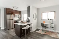 New renovation-1BR-Stylish-Modern-Next to the Lake 에반스턴 호텔