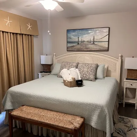3 Bed/2.5 Bath 1450 sq ft with Large Open Floor Plan, 3 Min Walk to Beach