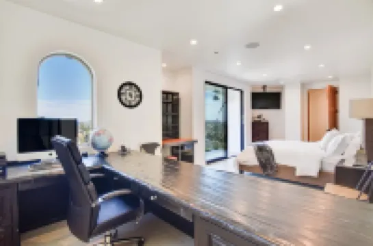 Luxury Resort Style Hollywood Hills Villa Hotels in 