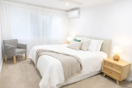 2 Bed apartment opposite the beach