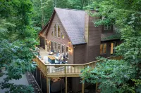 Fam-Friendly Mountain Chalet: Hot Tub, Sauna, Gameroom, Adventure Bunkbeds