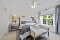Designer Lake Front Retreat in Quiet Cove on Lake Wylie: King Beds & Bunk Room! 리버게이트 주변 호텔