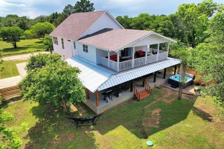 Hot Tub, Speakeasy, Tree House, Arcade Games, Outdoor Games, Fire pit, Farmstay