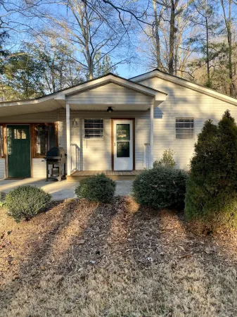 Waterfront Cabin! Fisherman’s Paradise! Pet Friendly! Slew on Main Channel!