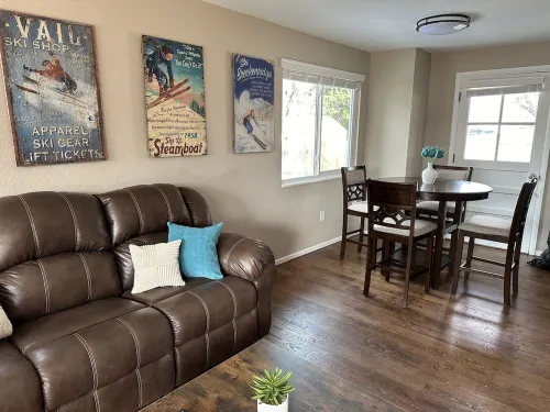 Newly Renovated ski themed home with brand new  furniture