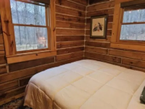 Quiet and Comfy cabin at Patoka Lake