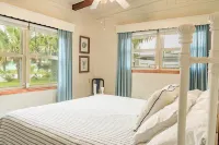 Fully Fenced Yard with Beautiful Patio & Authentic Beach Vibes 彭薩科拉海灘住宿飯店