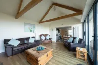 Luxury Holiday Cottage, Beach with Great Sea Views, Broad Haven, Pembrokeshire Hotels in The Havens