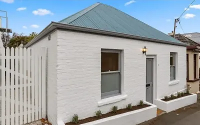 ‘Star Cottage’ historic, cosy and walking distance to CBD/Salamanca