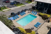 Luxe Studio in Music City near Downtown, Walkable to Great Restaurants & More! Hotel a 