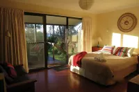 ABSOLUTE Mollymook BEACHFRONT - Direct beach access / Free Wifi / Quality linen