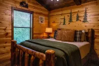 Cozy Cabin Retreat in Gated Community • Kayaks & Fire Pit Included